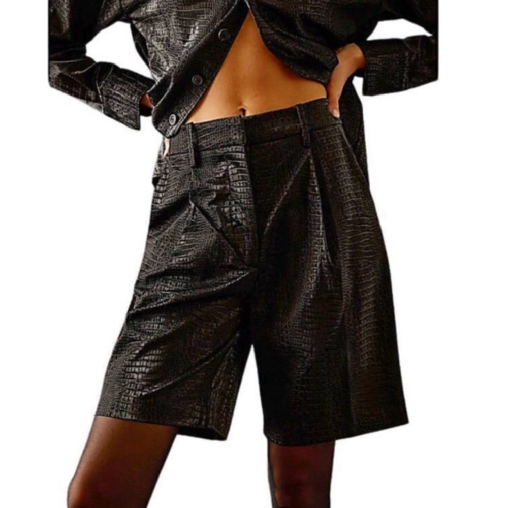 NEW ANTHROPOLOGIE Favorite Daughter leather croc Bermuda’s RETAIL:$168.00!